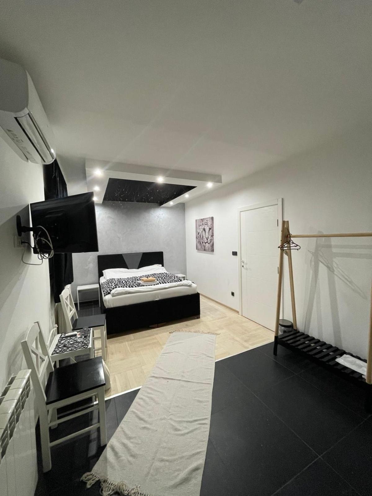 Airport Apartments Belgrado Habitación foto